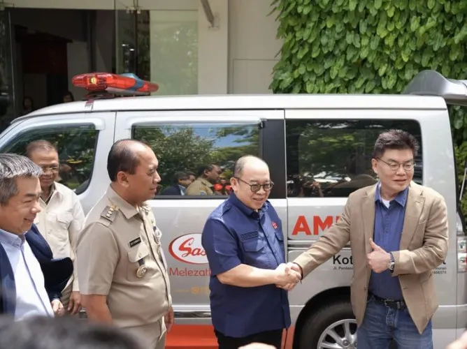 PT Sasa Inti Tunjukkan Komitmen Tanggung Jawab Sosial Perusahaan dengan Menyumbangkan Ambulans kepada Palang Merah Indonesia (PMI)